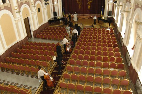 Концертный зал Сумской филармонии. Фото с cайта: http://www.dancor.sumy.ua