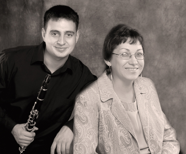 Юрій Немировський (кларнет) та Еріка Васильєва (фортепіано). Фото з сайту: http://neweraorchestra.com/