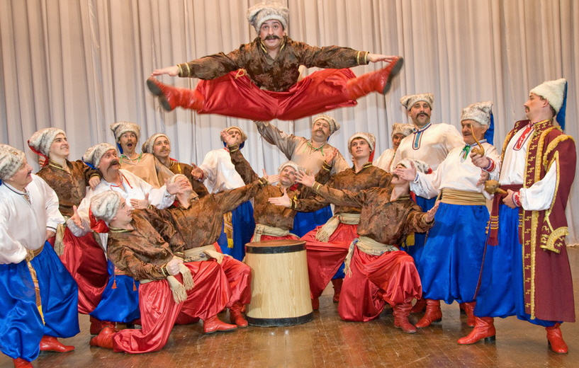 Козацький ансамбль пісні і танцю "Запорожці". Фото з сайту http://www.filarmonic.zp.ua