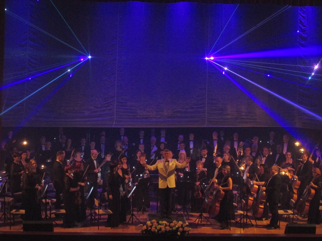 Запорізька обласна філармонія відкрила ювілейний, 60-й симфонічний сезон поєднанням музики і світла