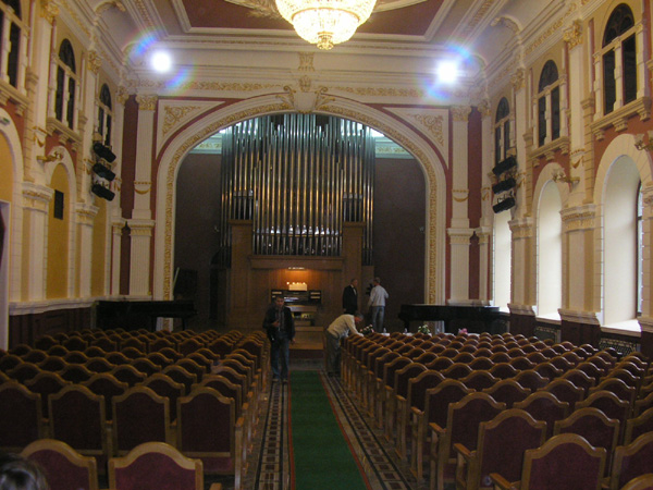 Концертний зал Сумської обласної філармонії