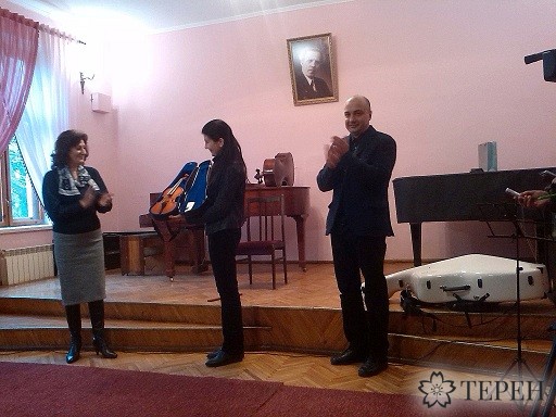  Тернопільські музичні школи отримали скрипки із Швейцарії . Фото з сайту: http://teren.in.ua