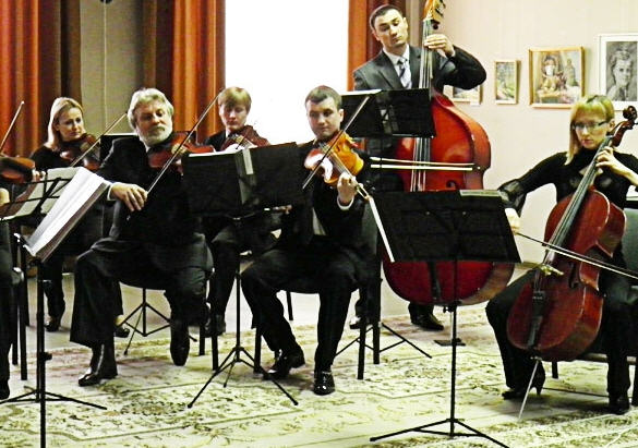 Камерний оркестр Полтавської обласної філармонії. Фото з сайту: http://www.filarmonia-poltava.org.ua