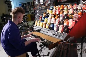 Музикант зібрав милий орган із синтезатора та іграшок Фербі