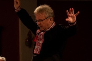 Польський диригент виступив у вишиванці у знак польсько-української дружби