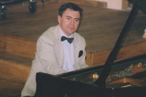 Козаренко Олександр, заслужений діяч мистецтв України, композитор, піаніст