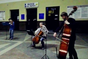 На вокзалі у Івано-Франківську відбувся концерт класичної музики