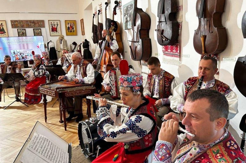 Закарпатські музейники та артисти створили відеопроєкт про звучання народних інструментів