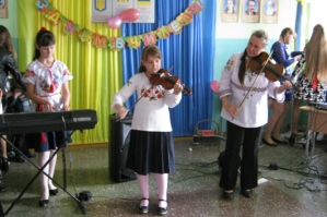 Допомога талантам: як у селі на Харківщині попри всі труднощі виховують музикантів