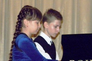 На фестивалі «Два таланти» юні музиканти представили майстерну гру на фортепіано