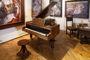 У Львові, в майстерні Новаківського знову зазвучав рояль