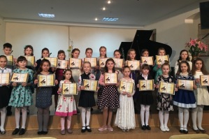 «Чарівний рояль» з’єднав талановитих дітей - піаністів всієї області