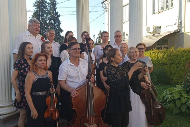 У Луцьку біля собору відбувся благодійний концерт оркестру 
