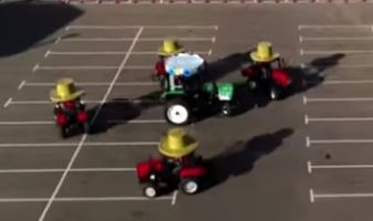 Відеохіт: білоруські трактори станцювали 